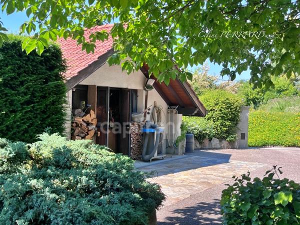 SAINT CERGUES (74), Un bien rare aux multiples possibilités ! 7 pièces avec un appartement indépendant + une bâtisse indépendante. surface : 194,26m² + 140m², Piscinable