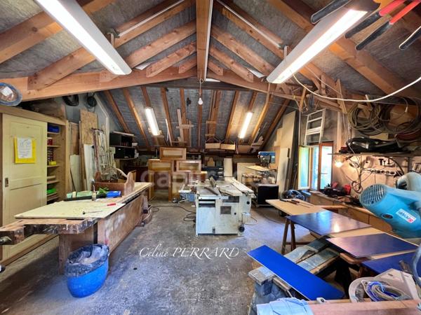 SAINT CERGUES (74), Un bien rare aux multiples possibilités ! 7 pièces avec un appartement indépendant + une bâtisse indépendante. surface : 194,26m² + 140m², Piscinable