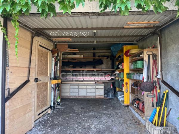 SAINT CERGUES (74), Un bien rare aux multiples possibilités ! 7 pièces avec un appartement indépendant + une bâtisse indépendante. surface : 194,26m² + 140m², Piscinable