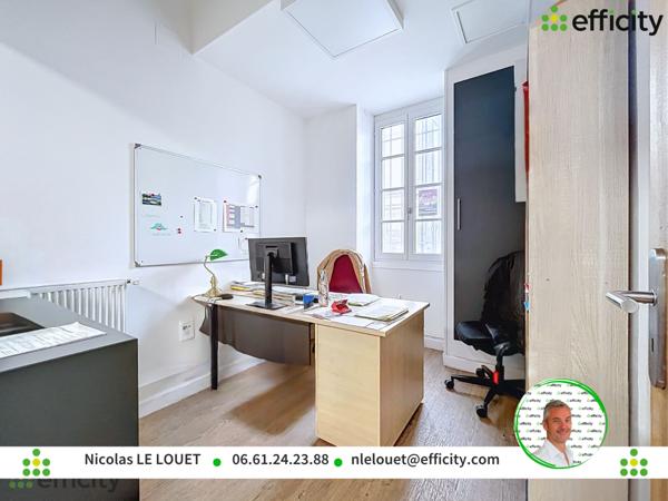 Bureau 18 pièces - 276 m²