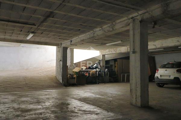 Local commercial 103 m² + 5 places de parkings à louer Timone  Marseille 10e Toute activité