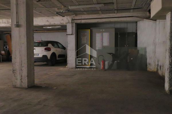Local commercial 103 m² + 5 places de parkings à louer Timone  Marseille 10e Toute activité