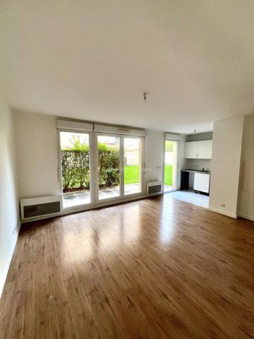 Vente                                                      Appartement
                        
                     3 pièces                      60 m2                     à Corbeil-Essonnes