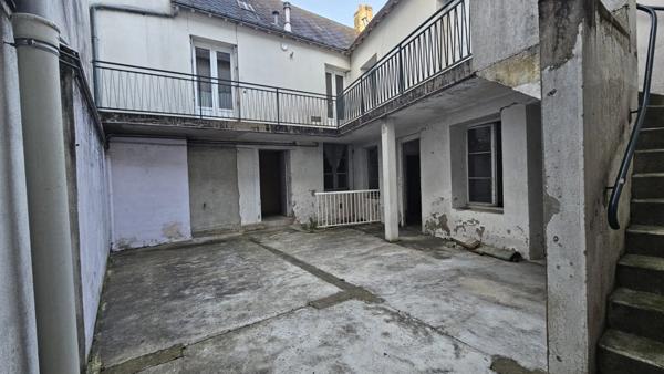 Maison avec fort potentiel 10 pièces MONTVAL-SUR-LOIR (72)