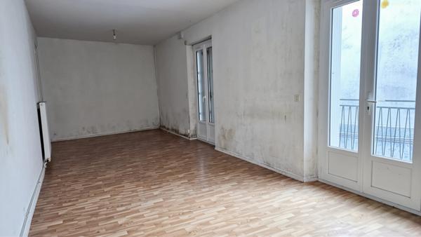 Maison avec fort potentiel 10 pièces MONTVAL-SUR-LOIR (72)