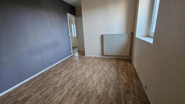 Maison avec fort potentiel 10 pièces MONTVAL-SUR-LOIR (72)