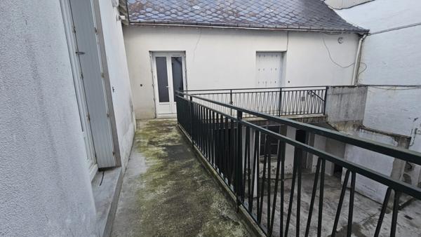 Maison avec fort potentiel 10 pièces MONTVAL-SUR-LOIR (72)