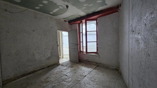 Maison avec fort potentiel 10 pièces MONTVAL-SUR-LOIR (72)