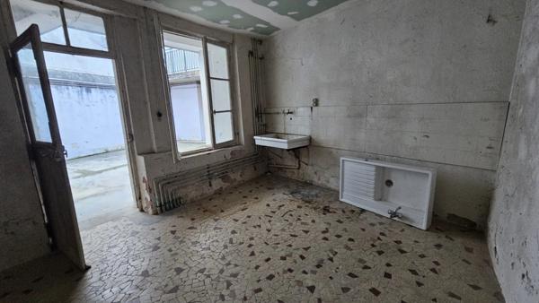 Maison avec fort potentiel 10 pièces MONTVAL-SUR-LOIR (72)