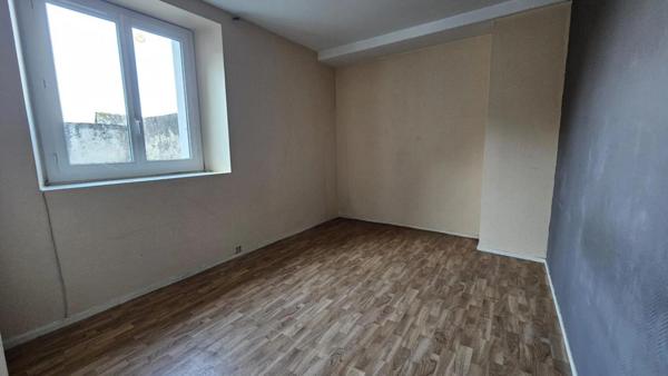 Maison avec fort potentiel 10 pièces MONTVAL-SUR-LOIR (72)