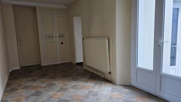 Maison avec fort potentiel 10 pièces MONTVAL-SUR-LOIR (72)