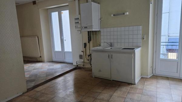 Maison avec fort potentiel 10 pièces MONTVAL-SUR-LOIR (72)