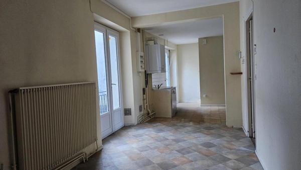 Maison avec fort potentiel 10 pièces MONTVAL-SUR-LOIR (72)