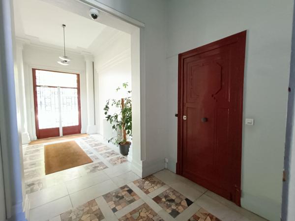 Appartement  à Tours avec parking et caves