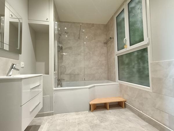 Appartement  à Tours avec parking et caves