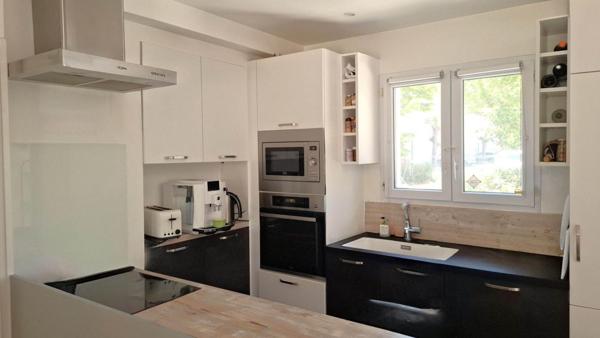 Villa 4 pièces  de 82m²  avec 3 chambres , un jardin et  un garage à La Garde