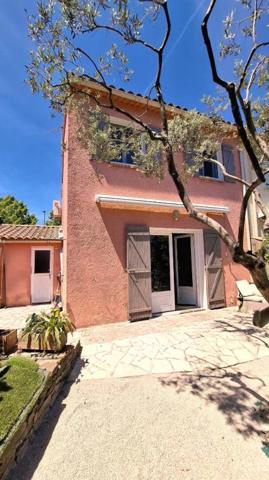 Villa 4 pièces  de 82m²  avec 3 chambres , un jardin et  un garage à La Garde