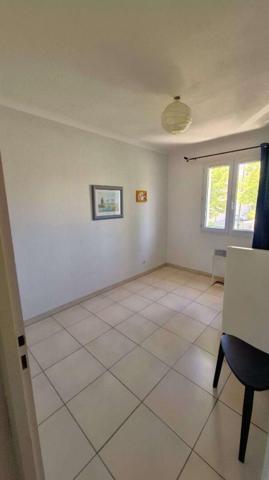 Villa 4 pièces  de 82m²  avec 3 chambres , un jardin et  un garage à La Garde