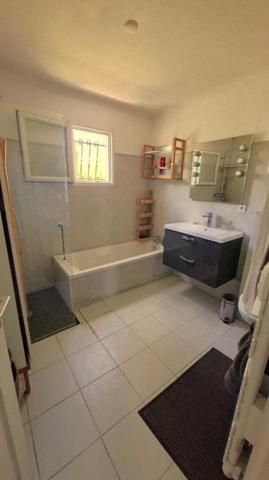 Villa 4 pièces  de 82m²  avec 3 chambres , un jardin et  un garage à La Garde