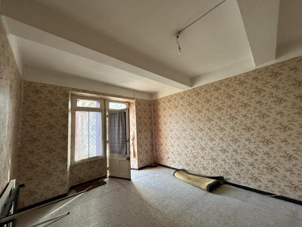 Sur la Promenade à Alzonne, maison de village de 65m² à rénover. Alzonne (11170)