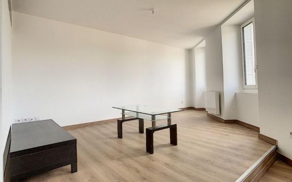 Appartement à louer    2 pièces •  Tournon-sur-Rhône