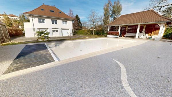Coeur de Village, Maison familiale avec sous-sol complet et piscine