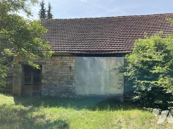 A VENDRE : Dans un endroit paisible, en situation isolée entre SOUILLAC (Lot - 46) et BRIVE, ma...