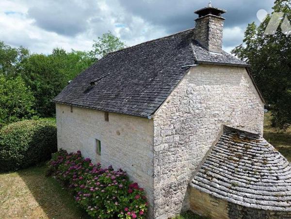 A VENDRE : Dans un endroit paisible, en situation isolée entre SOUILLAC (Lot - 46) et BRIVE, ma...
