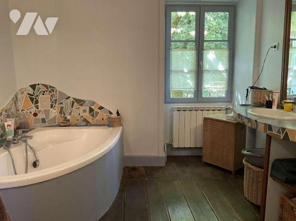 A VENDRE : Dans un endroit paisible, en situation isolée entre SOUILLAC (Lot - 46) et BRIVE, ma...