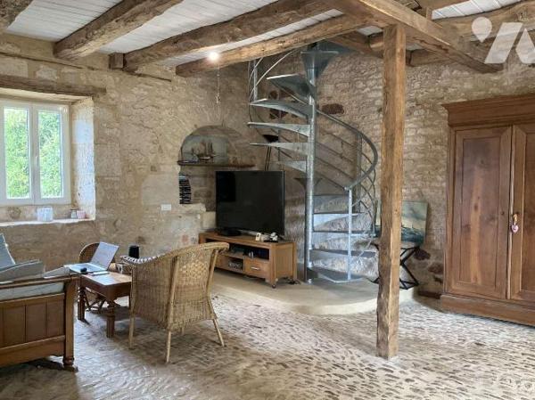 A VENDRE : Dans un endroit paisible, en situation isolée entre SOUILLAC (Lot - 46) et BRIVE, ma...