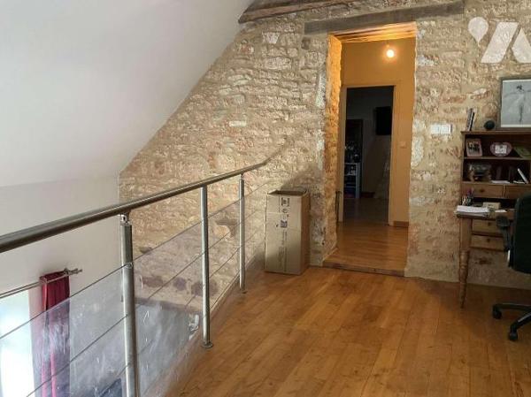 A VENDRE : Dans un endroit paisible, en situation isolée entre SOUILLAC (Lot - 46) et BRIVE, ma...