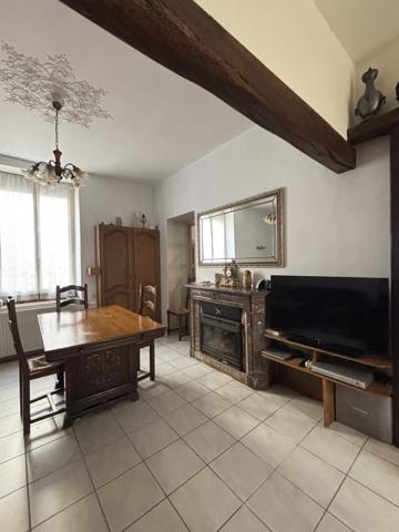 LAIGNES 21330 Ensemble immobilier 1811 de 220 M² s avec dépendances cour et terrain  Laignes (21330)