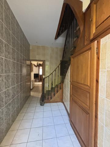 LAIGNES 21330 Ensemble immobilier 1811 de 220 M² s avec dépendances cour et terrain  Laignes (21330)