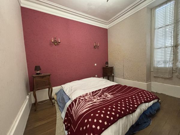 LAIGNES 21330 Ensemble immobilier 1811 de 220 M² s avec dépendances cour et terrain  Laignes (21330)