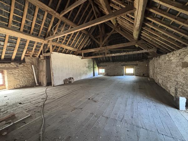 LAIGNES 21330 Ensemble immobilier 1811 de 220 M² s avec dépendances cour et terrain  Laignes (21330)