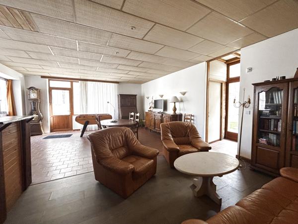 LAIGNES 21330 Ensemble immobilier 1811 de 220 M² s avec dépendances cour et terrain  Laignes (21330)