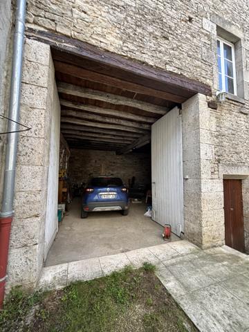 LAIGNES 21330 Ensemble immobilier 1811 de 220 M² s avec dépendances cour et terrain  Laignes (21330)
