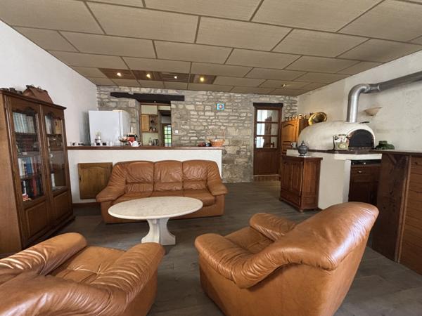 LAIGNES 21330 Ensemble immobilier 1811 de 220 M² s avec dépendances cour et terrain  Laignes (21330)