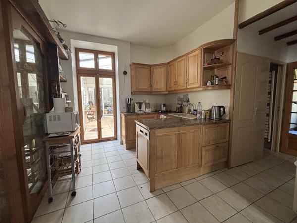 LAIGNES 21330 Ensemble immobilier 1811 de 220 M² s avec dépendances cour et terrain  Laignes (21330)