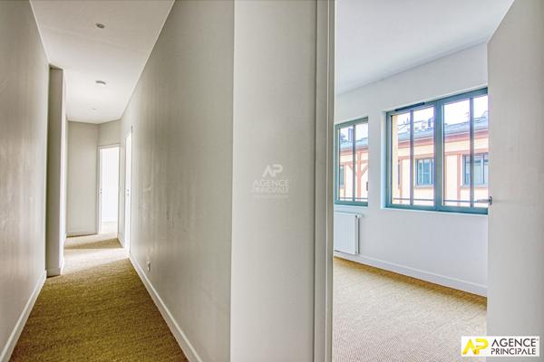 Versailles Notre Dame - Maison 5 pièces 131.60 m² au sol avec terrasse arborée de 33 m² 1 098 000 € **  - Référence  28410