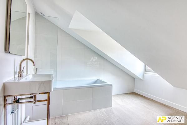 Versailles Notre Dame - Maison 5 pièces 131.60 m² au sol avec terrasse arborée de 33 m² 1 098 000 € **  - Référence  28410