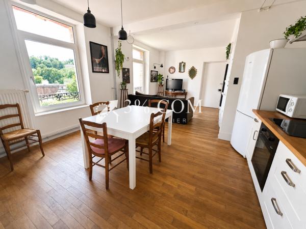 Maison
                                                                                                                                                                                                                                                                                                                        4 pièce(s)                                                                                                                                                                                                          2 chambre(s)                                                                                                                                                                                                          85  m²