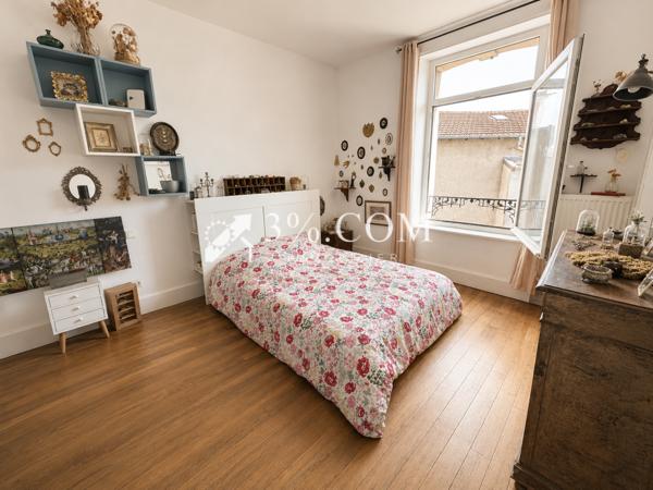 Maison
                                                                                                                                                                                                                                                                                                                        4 pièce(s)                                                                                                                                                                                                          2 chambre(s)                                                                                                                                                                                                          85  m²