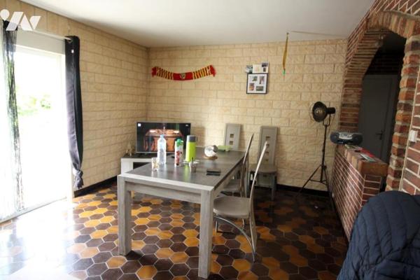 Maison avec garage et cour