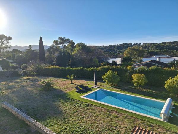 MOUGINS - Maison 6 P habitable sans travaux + piscine DPE B