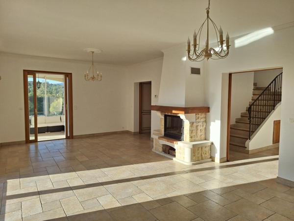 MOUGINS - Maison 6 P habitable sans travaux + piscine DPE B