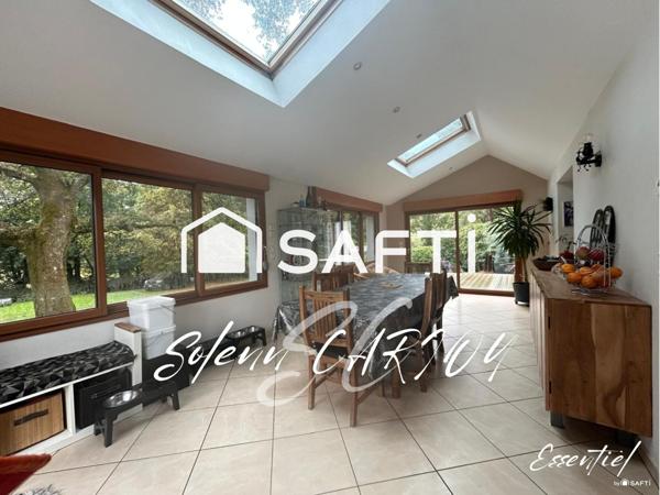 Belle maison traditionnelle sur vaste terrain clos