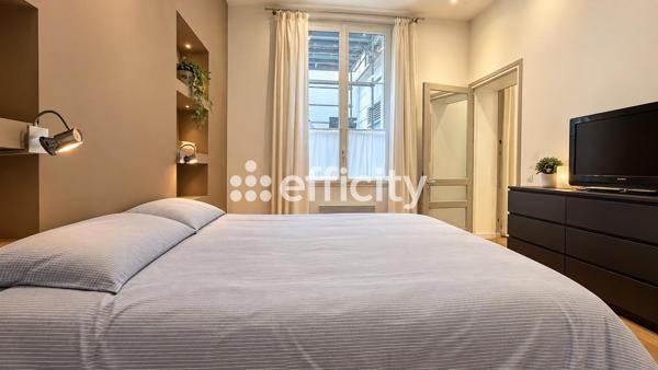 Appartement
         1 pièce
        - 30 m² 299 000 € *