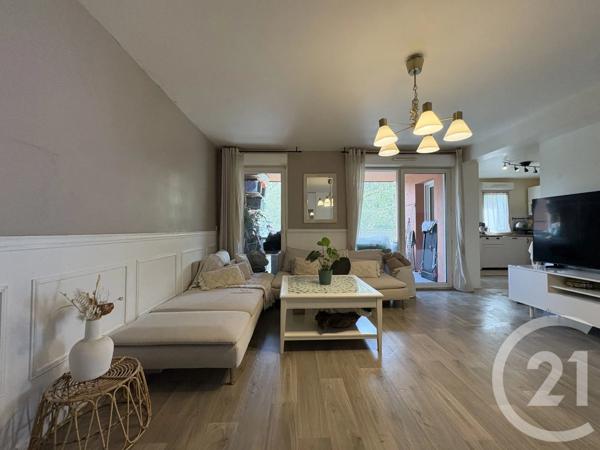 Appartement F3 à vendre  3 pièces - 66,67 m 2   LA COURNEUVE  - 93