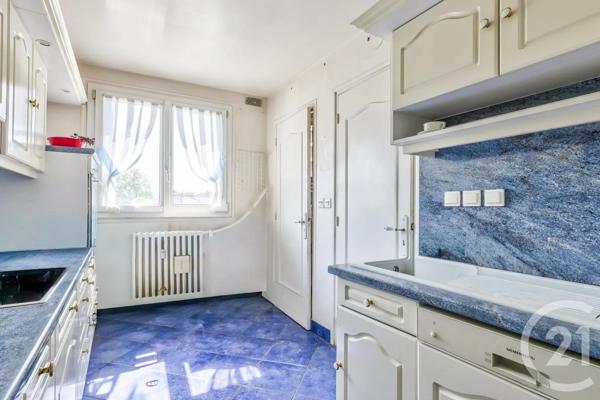 Appartement F3 à vendre  3 pièces - 66,67 m 2   LA COURNEUVE  - 93